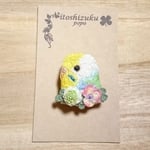 インコとお花の刺繍ブローチ