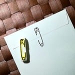 消しゴムはんこ『安全ピン封緘』