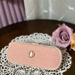 ピンクのメガネケース オーバルのパールビジュー付き