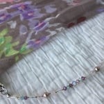 白が基調のスカーフ留め（マルチクリップ）