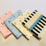 鍵盤柄ラスト①枚！◆少し大きめ 4重ガーゼハンカチ 4枚セット◆おすすめ、女の子、ピアノ、音符、北欧、女の子、大人