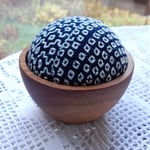 お裁縫道具　aokikoの器の針山　　刺し子　（ゴマ100％　器の針山）