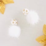 ファーが選べる☆雪に咲くホワイトローズ・ミンクファーのピアス/イヤリング（コットンパール・つや消しパール・オーガンジーリボン・ゴールドパール）