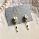 スノーホワイト♡クリスタルグレイディライトとゴールドバーのピアス/イヤリング