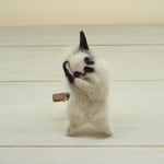 うさぎブローチ：お手入れポーズ（ライオンヘッド系うさぎさん）