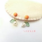 ゆらゆら小さな実のピアス