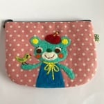 クマのペタンコポーチ