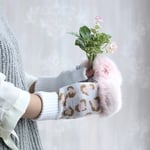 ハートのかたちのヒョウ柄の指なし手袋　ピンクホワイト