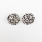 ボタンピアス