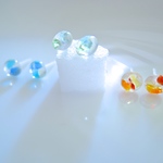 《送料82円》琉球ガラスのプチピアス２（約６㎜）　《再販20》