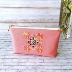【新色❣️】華やかなピンク色の小さめポーチ16 手刺繍