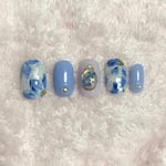 青い花と雪の結晶ネイル