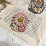  SALE雛菊と鈴蘭のコサージュ(赤×ピンク)