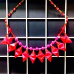 コケティッシュな紅とピンクのユニット折り紙ネックレス