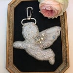 キーカバーにもなるビーズ刺繍バッグチャーム 天使！
