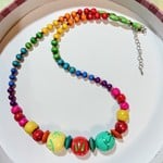 レインボーカラーの木製ビーズネックレス 