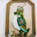 キーカバーにもなるバッグチャーム グリーンの鳥  ビーズ刺繍