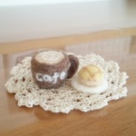 ミニミニカフェカップとメロンパン