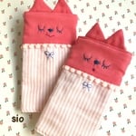 再販 ネコさんの抱っこ紐よだれカバー レッド×ストライプ