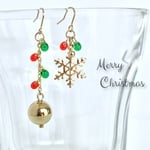 クリスマスオーナメント風アシンメトリーイヤリング／ピアス