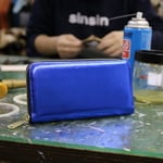 11月14日の長財布、1日1作。本日はメタリックブルーの牛革のお財布(1日1作は限定1本で再販なしとなります。)ラウンドファスナー長財布　革