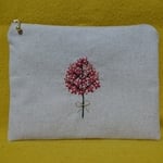 セール🌟サンゴ色の花の手刺繍ポーチ