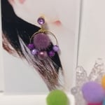 パープルのビーズとパール、ファーのピアス