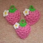 ピンク色の莓のエコたわし・アクリルたわし       