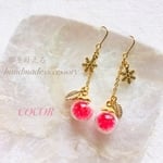 ガラスドーム　りんごのピアス(イヤリング)　snow apple