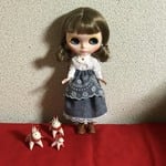 白のカットソー・スカート・エプロン