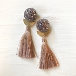 グレーヴィンテージ×タッセルピアス
