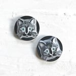 ねこチェコガラスボタンのピアス【ブラック】