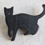 木製ネコブローチ