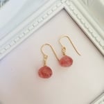 ✳︎14kgf✳︎ストロベリークォーツのオニオンピアス