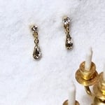 クリスタルしずくの大人華奢ピアス