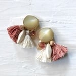 パレードタッセルピアス【差し色にピンクオレンジ】