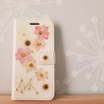 **幸せのイニシャルカスミソウ**『M』　手帳型iPhone7/8