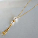 華奢な大人コットンパールのロングネックレス