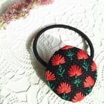お花の刺繍ヘアゴム