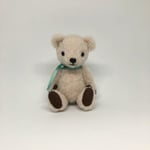 小さなテディベア クリーム