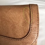 訳あり品『キャメル』オイルヌメゴート革　かぶせにしわがあります