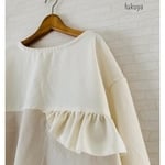 オフホワイトウール&コーデュロイのフリルブラウス