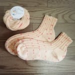 メリノウールの手編みのクルーソックス