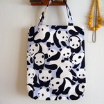 パンダだらけのA4バッグ（ブルー）