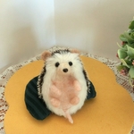 羊毛フェルト　仰向けハリネズミ　 はりねずみ　