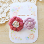 花刺繍のブローチ