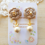 花刺繍のイヤリング