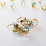 鮮やかイロドリ硝子の実ピアス【ティーグリーン】