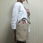 円柱バッグＳＳ〈うで2＋肩紐〉　帆布　ベージュ×赤しま