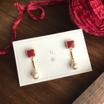 タイルとコットンパールのピアス(赤)
